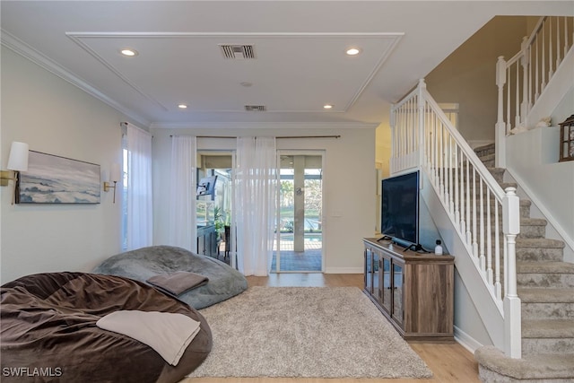 living room featuring recessed lighting, visible vents, crown molding, and light wood finished floors