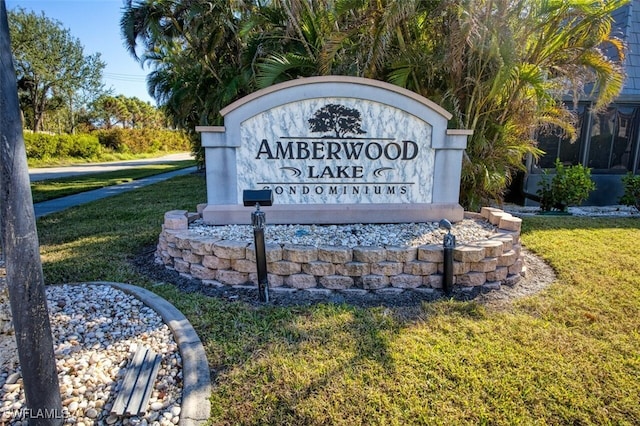 community sign with a lawn