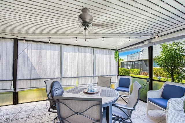 sunroom / solarium with ceiling fan