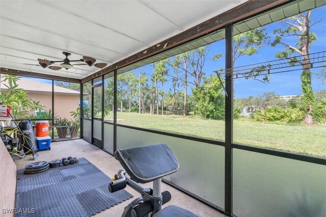 sunroom with ceiling fan