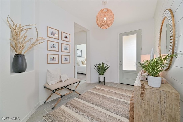 foyer featuring baseboards