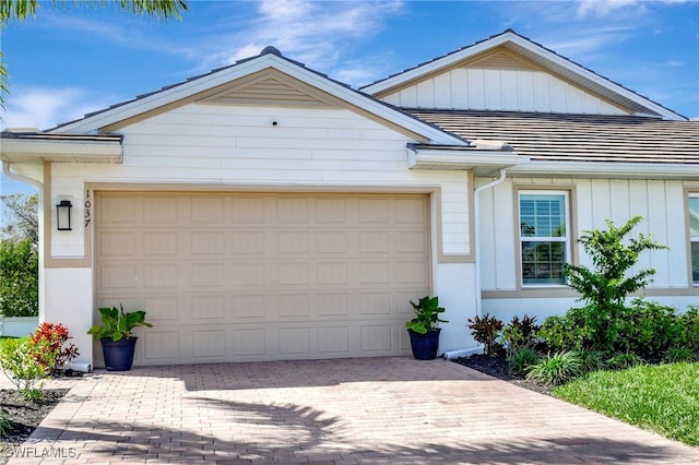 view of front of house featuring a garage