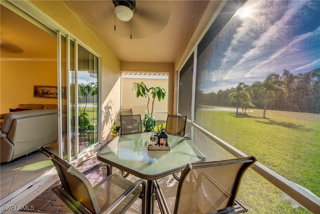 sunroom / solarium featuring a ceiling fan