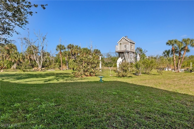 view of home's community featuring a yard