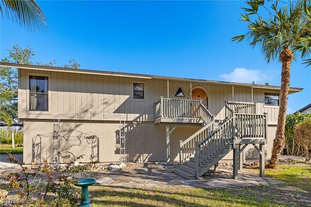 view of front of house with a balcony