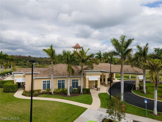 view of home's community featuring a lawn