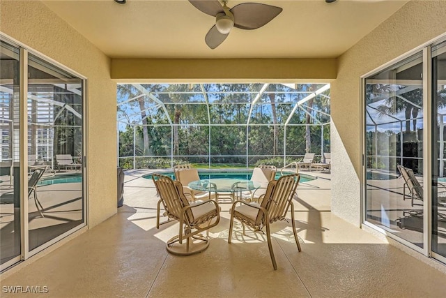 sunroom with a swimming pool and a ceiling fan