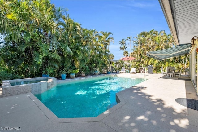 view of swimming pool with an in ground hot tub and a patio