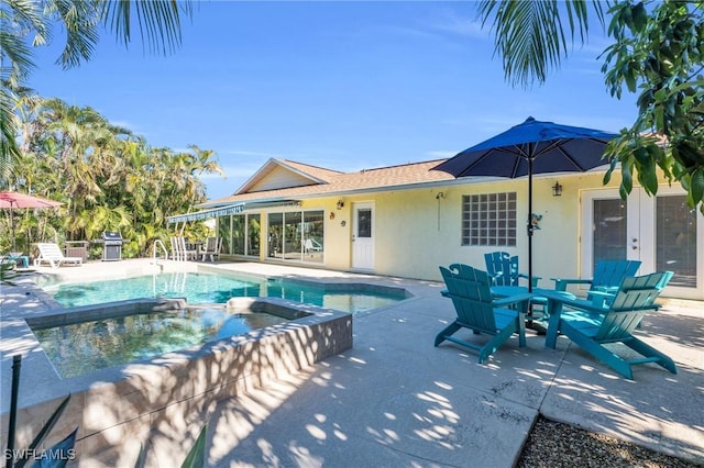 view of pool with an in ground hot tub and a patio