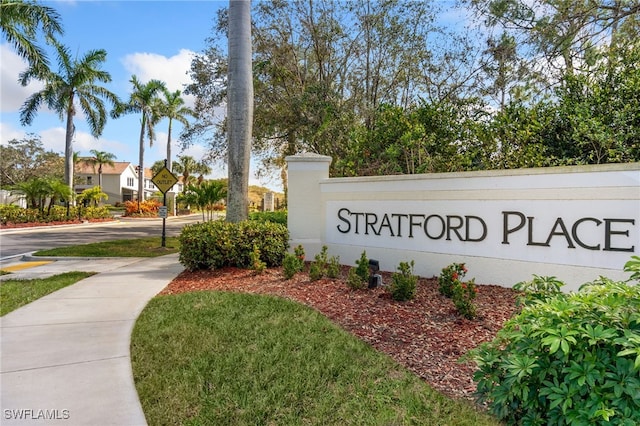 view of community / neighborhood sign