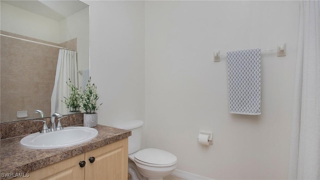 bathroom with toilet, curtained shower, and vanity