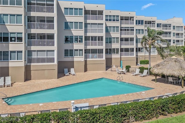 view of swimming pool