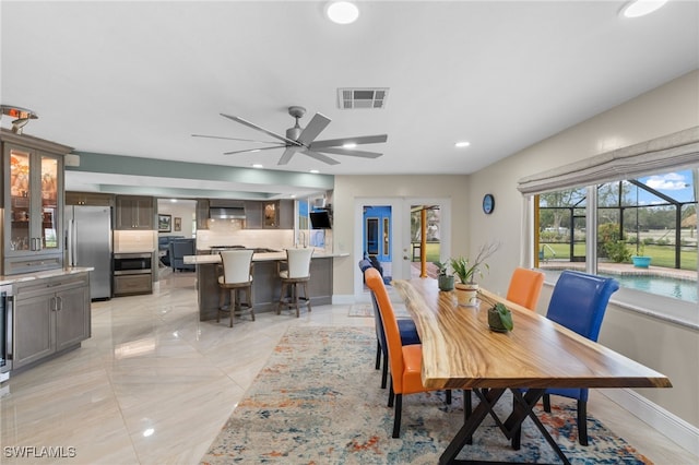 dining space with ceiling fan, recessed lighting, beverage cooler, visible vents, and baseboards