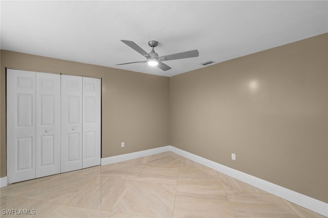 unfurnished bedroom featuring ceiling fan, a closet, visible vents, and baseboards