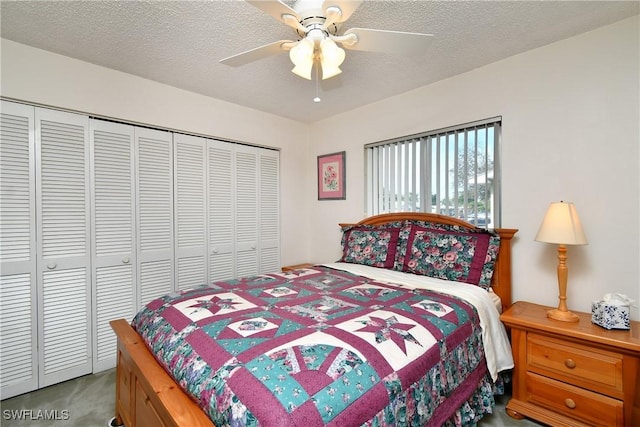 bedroom featuring ceiling fan, a textured ceiling, a closet, and light colored carpet