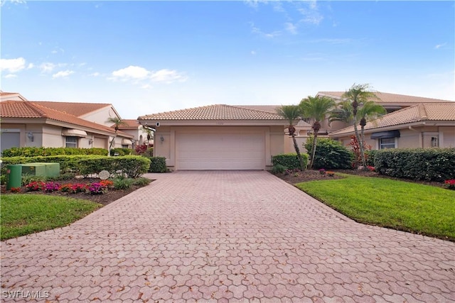 view of front facade featuring a front yard and a garage