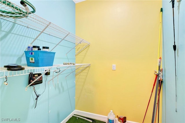 laundry room with baseboards