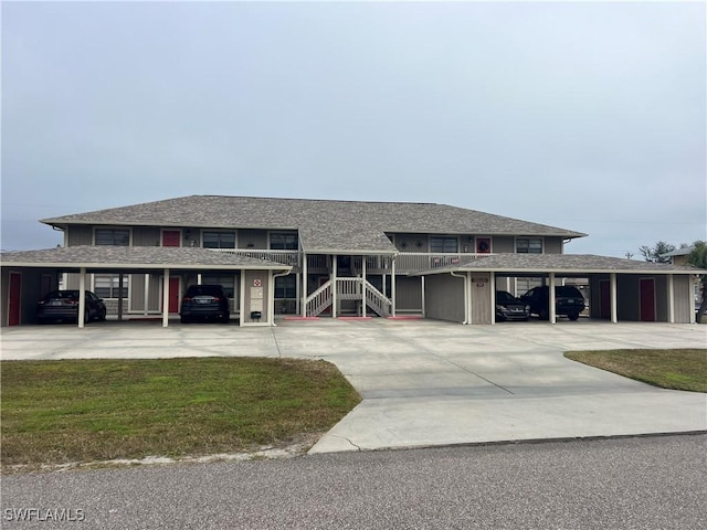 view of front of house with a front yard