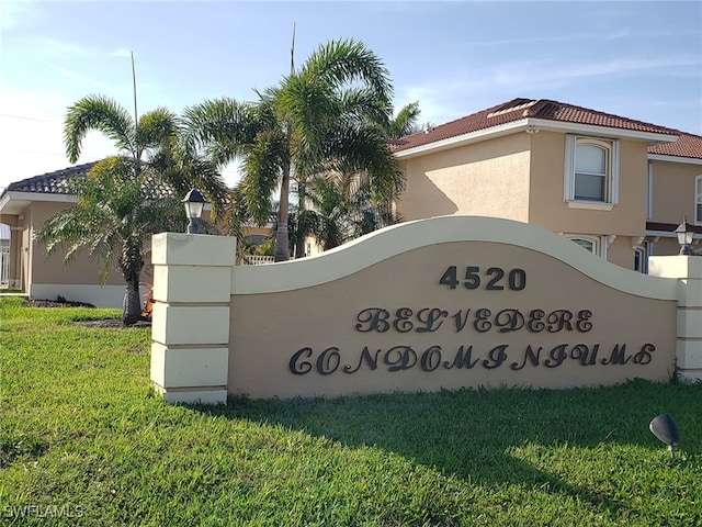 community sign with a yard