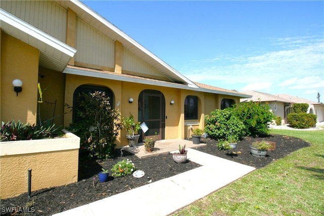 property entrance with stucco siding