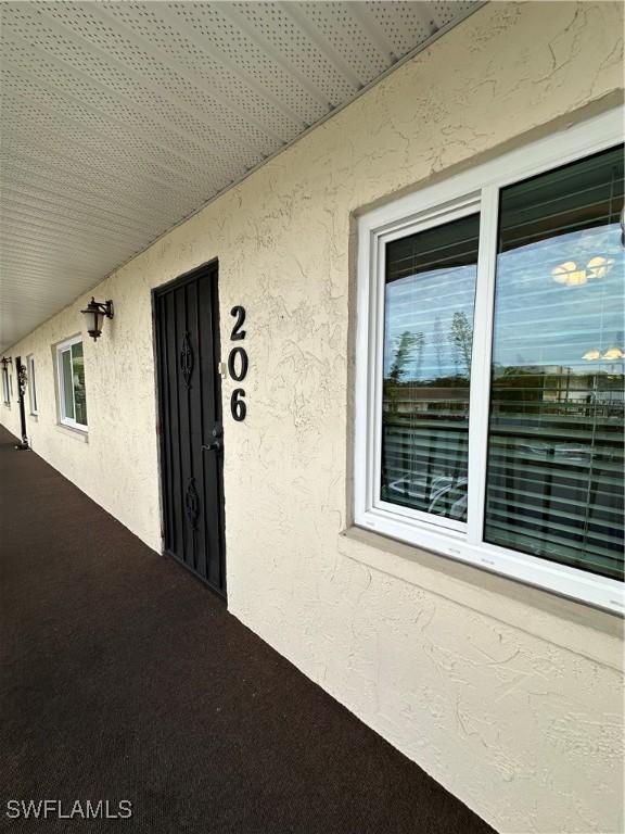 property entrance featuring stucco siding