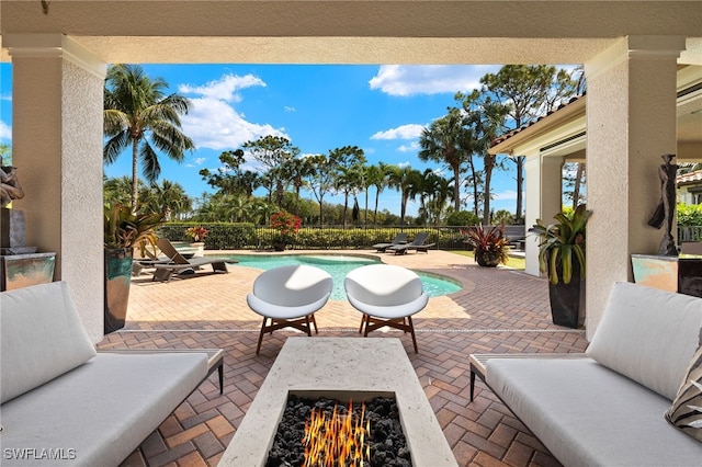 view of patio featuring a fenced in pool and outdoor lounge area