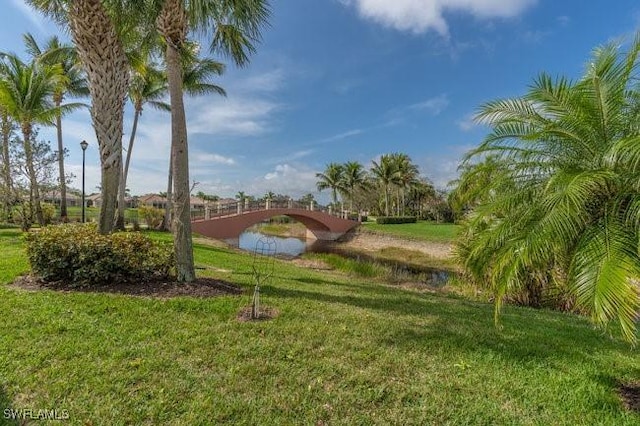 view of yard featuring a water view