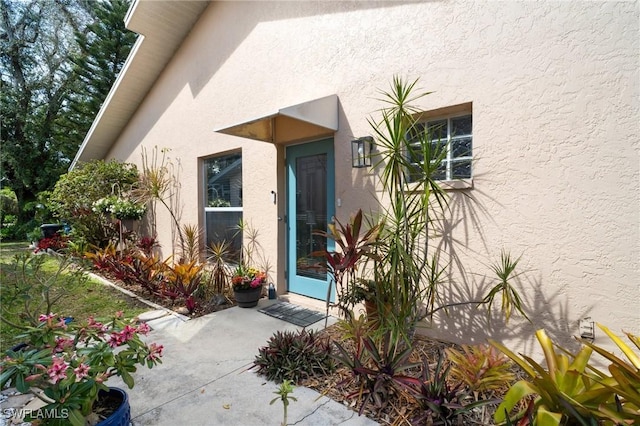 property entrance with stucco siding