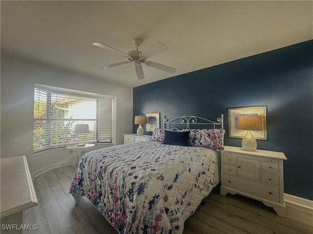 bedroom with light wood-style flooring, baseboards, and a ceiling fan