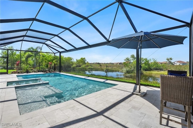 view of pool featuring a pool with connected hot tub, a water view, a patio, and a lanai