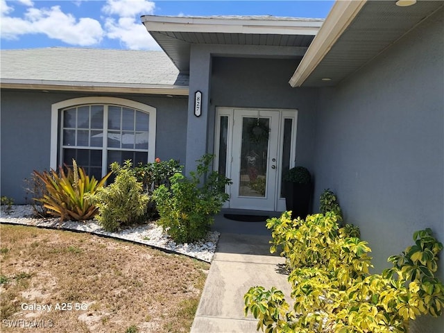 view of exterior entry with stucco siding