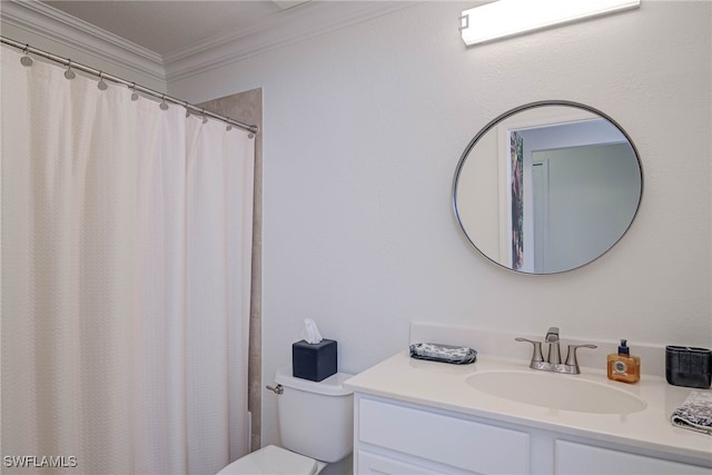 full bathroom featuring toilet, curtained shower, crown molding, and vanity