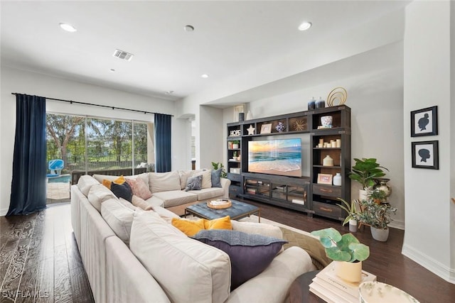 living room with baseboards, wood finished floors, visible vents, and recessed lighting
