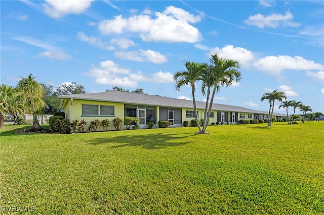 1050 Lake Mcgregor Dr Unit 6747, Fort Myers, FL 33919 - ranch-style house featuring a front lawn and stucco siding