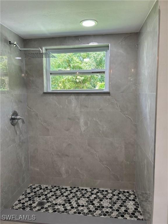 bathroom featuring tiled shower