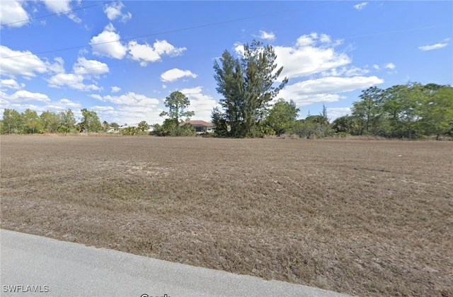 Listing photo 3 for 4137 NE 21st Pl, Cape Coral FL 33909