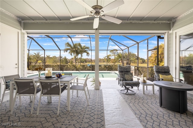 sunroom featuring a ceiling fan