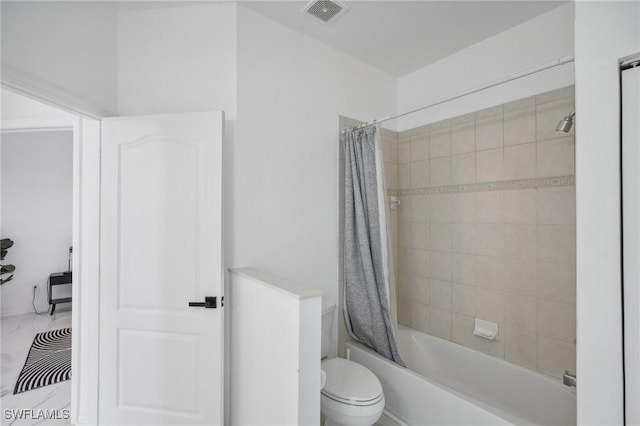 bathroom featuring toilet and shower / tub combo