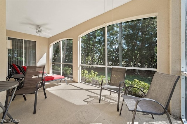 sunroom / solarium featuring a ceiling fan