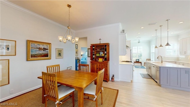 dining area featuring recessed lighting, crown molding, baseboards, light wood-type flooring, and an inviting chandelier