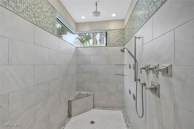 full bathroom featuring a tile shower