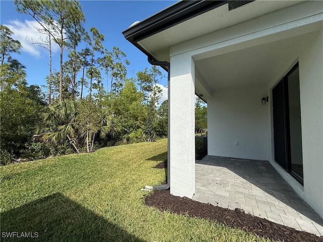 view of yard with a patio