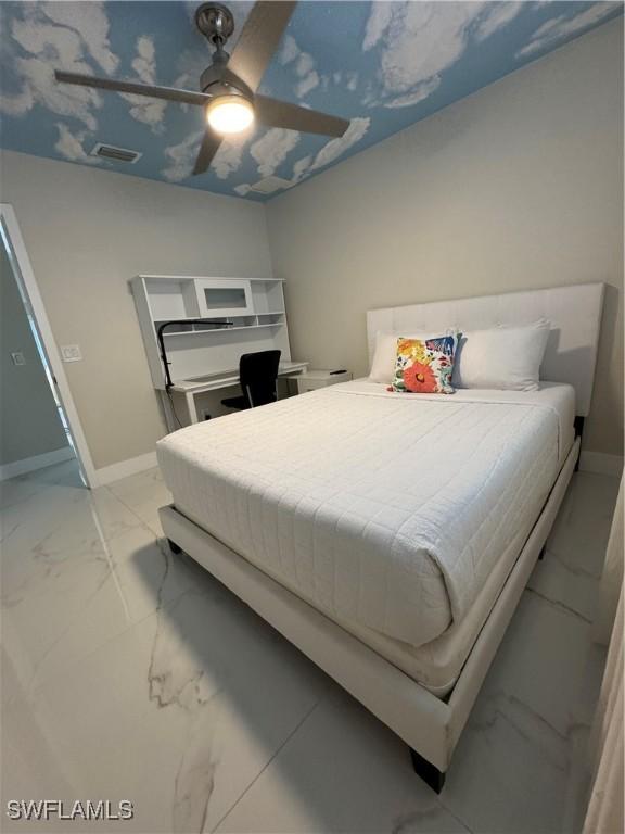 bedroom featuring ceiling fan