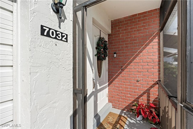 entrance to property with stucco siding