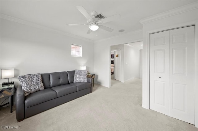 living area with visible vents, ceiling fan, carpet, and crown molding