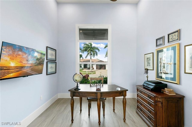 office area featuring light wood-style floors and baseboards