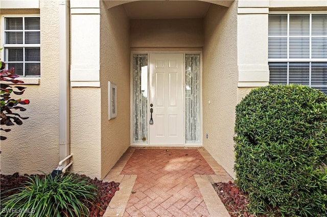 entrance to property with stucco siding