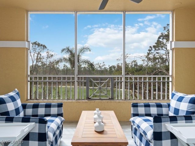 sunroom / solarium featuring a ceiling fan