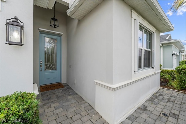 view of exterior entry featuring stucco siding