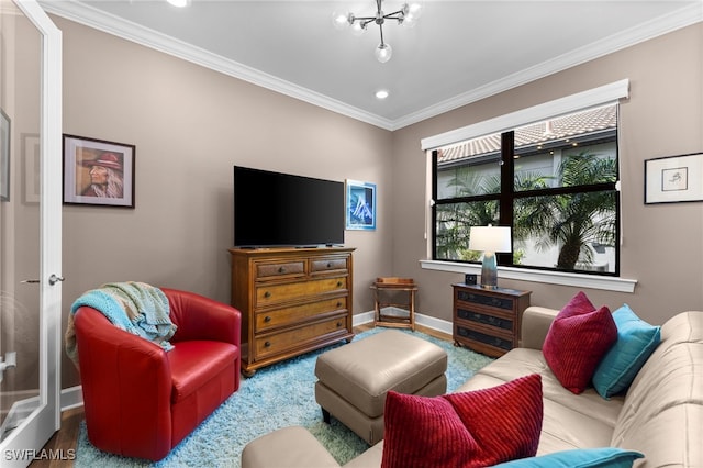 living area with baseboards, wood finished floors, crown molding, and recessed lighting